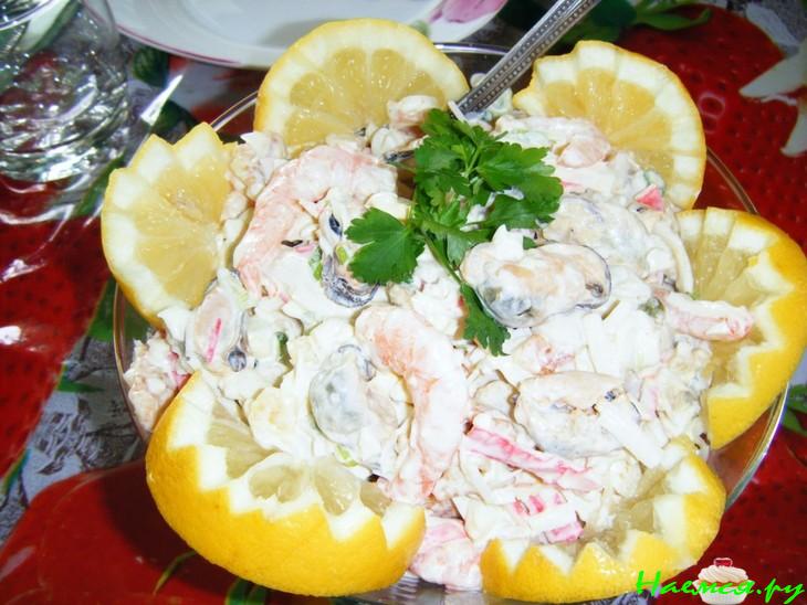 Салат с устрицами "Дары моря" 