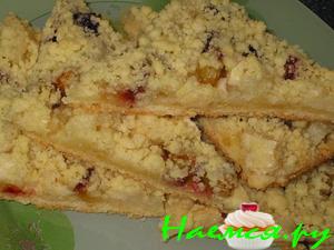 Фруктовый пирог с посыпкой