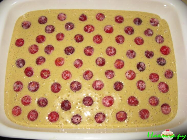 Пирог на газировке с вишней и посыпкой 'Штрейзель'