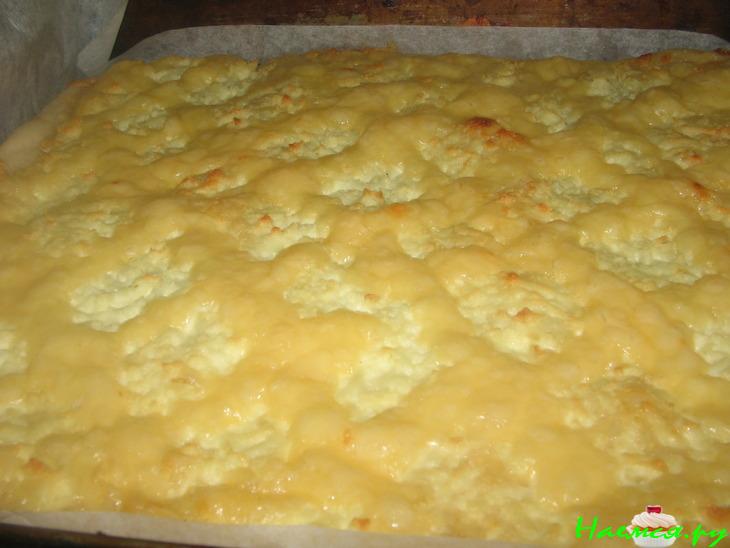 Пирог с двумя видами сыра из теста для пиццы