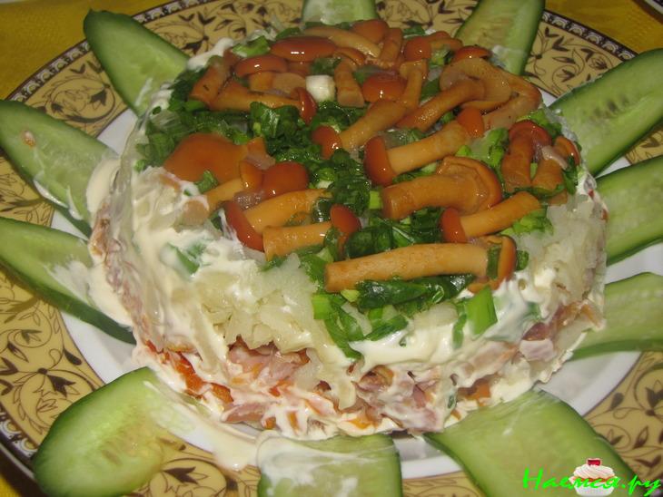 Салат "грибной" с маринованными опятами Салат "грибной" с маринованными опятами