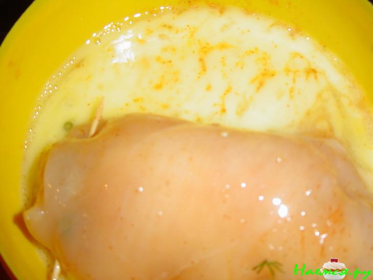 Рулетики из куриной грудки с плавленым сыром и зеленью Рулетики из куриной грудки с плавленым сыром и зеленью