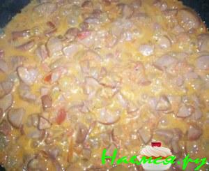 Сосиски тушеные в сметане с овощами Сосиски тушеные в сметане с овощами