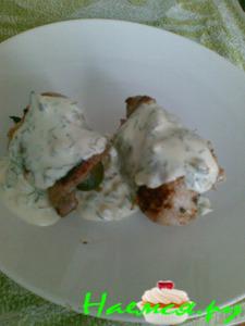 Рулетики мясные с беконом и корнишонами