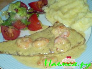 Судак под шафрано-креветочным соусом