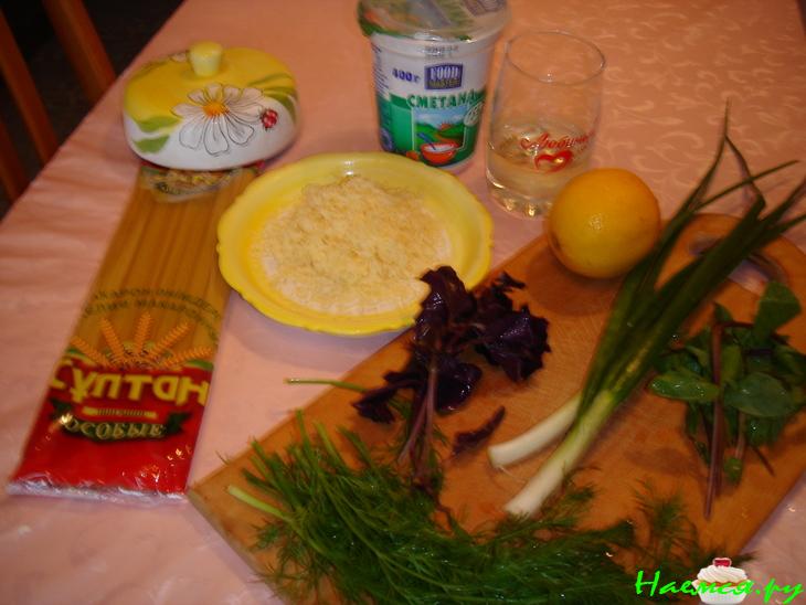 Спагетти под соусом из зеленого лука с мятой