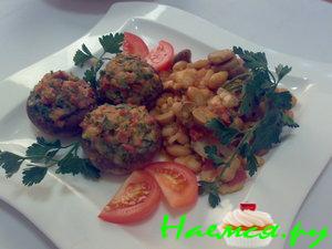 Фаршированные грибы с гарниром из фасоли Фаршированные грибы с гарниром из фасоли