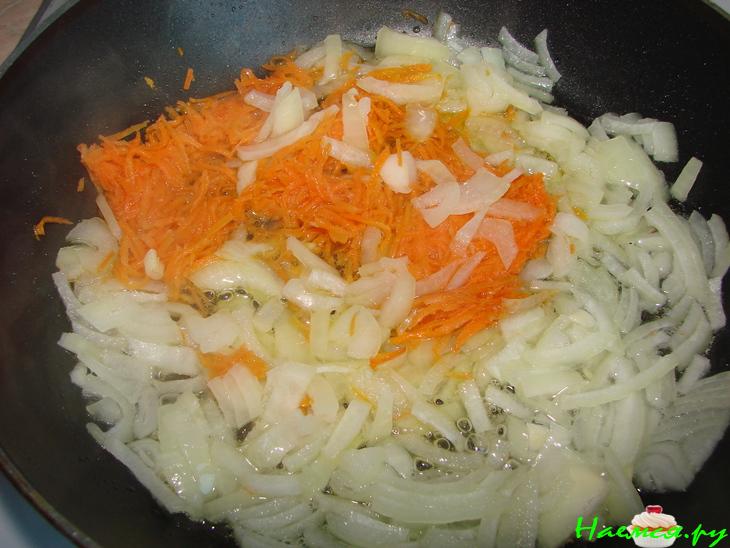 Щи из кислой капусты с потрошками