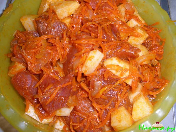 Мясо с картофелем в маринаде