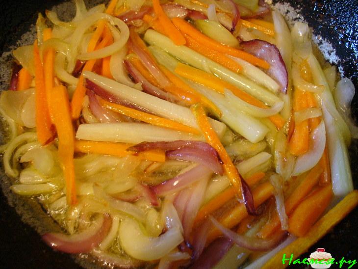 Свиные "лапки" с овощами Свиные "лапки" с овощами