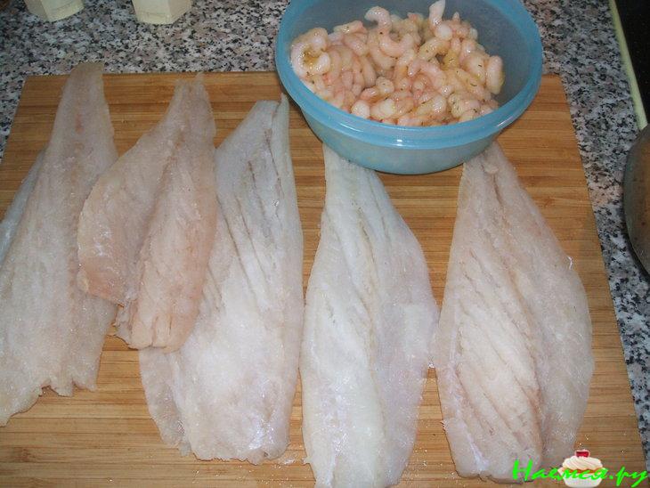 Рыбные роллы с креветками в соусе