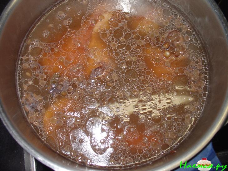 Чечевичный суп со свиной ножкой