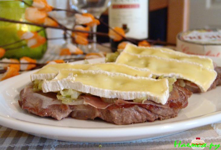 Мясо по-французски с сыром Камамбер Мясо по-французски с сыром Камамбер