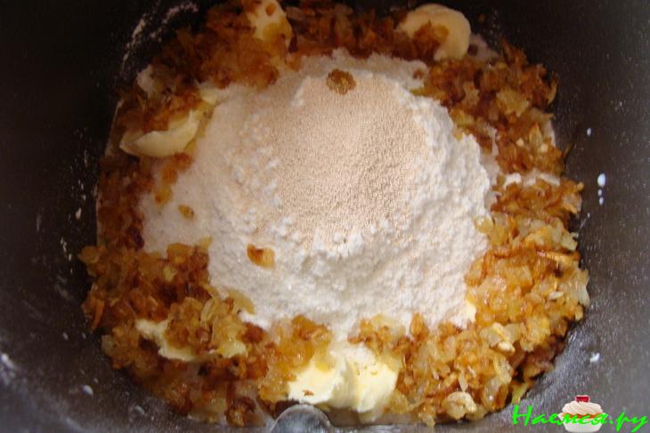 Луковый дрожжевой хлеб