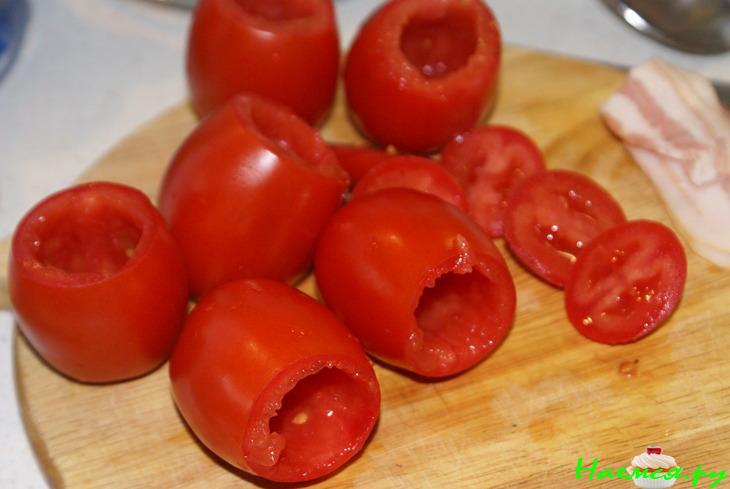 Помидоры фаршированные яйцами и беконом
