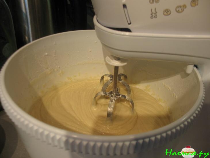 Бисквитный пирог с клюквой и творогом Бисквитный пирог с клюквой и творогом