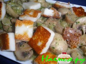 Шампиньоны с песто и халлуми