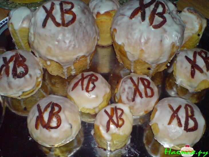 Куличи дрожжевые с шафраном и коринкой Куличи дрожжевые с шафраном и коринкой