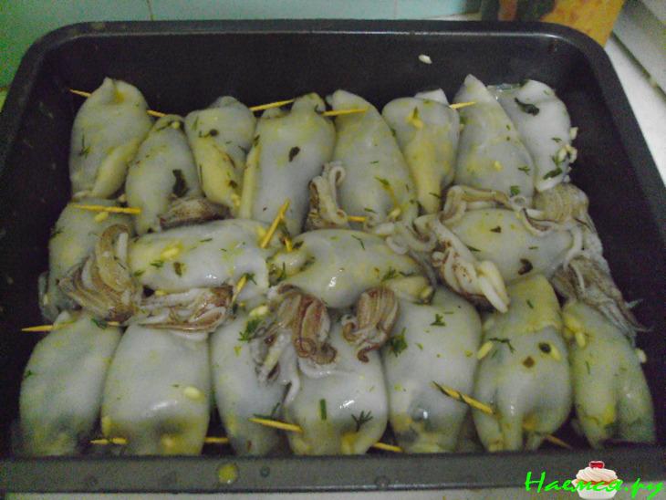 Кальмары, фаршированные шпинатом с рисом