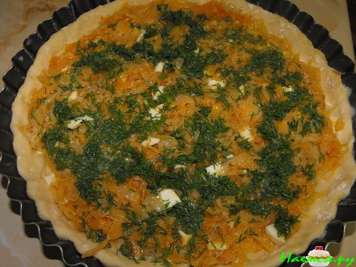 Открытый пирог с капустой и яйцами
