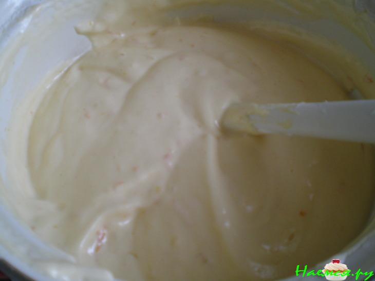 Бисквитный пирог с миндальными хлопьями