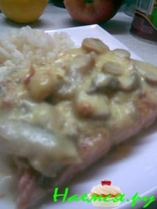 Горбуша с грибами под сырным соусом Горбуша с грибами под сырным соусом