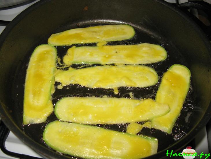 Кабачковые рулетики с творожно - сырковой массой