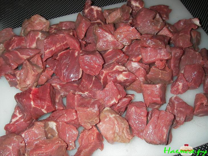 Рагу из телятины с черносливом и бородинским хлебом