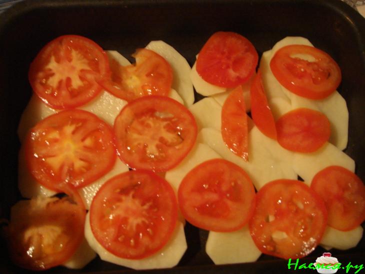 Запеченная картошечка с помидорами под сырной корочкой
