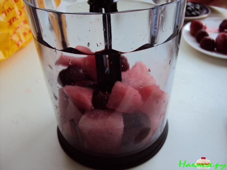 Гаспачо из арбуза и клубники