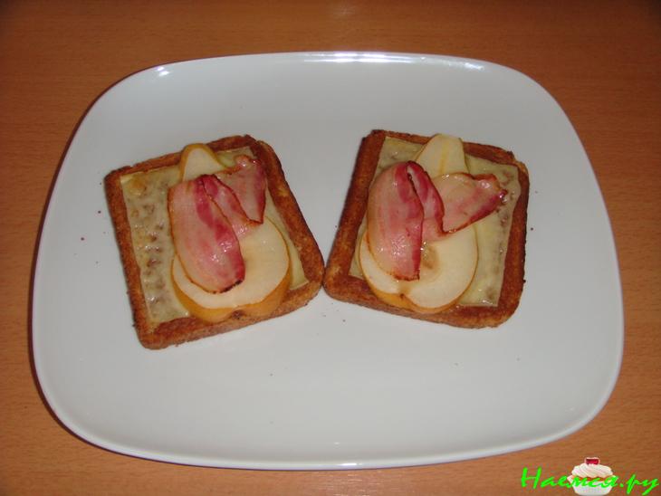 Бутерброды с грушей и беконом Бутерброды с грушей и беконом