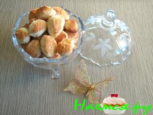 Кокосовое печенье в чаю Кокосовое печенье в чаю