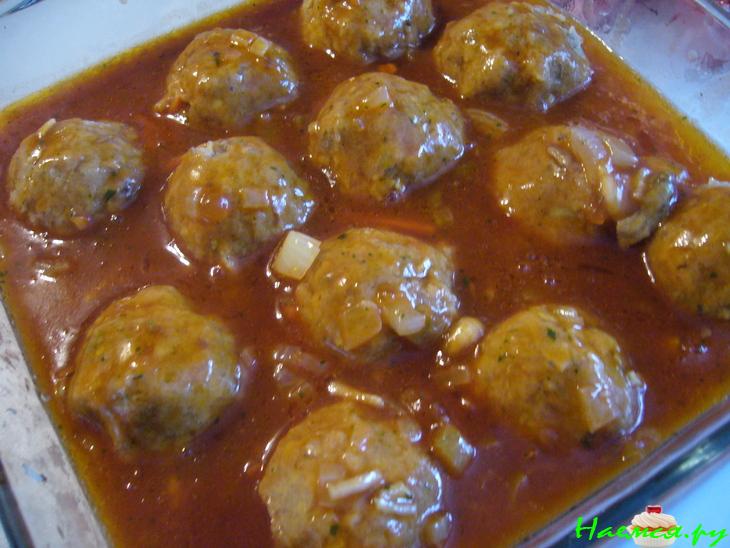 Нежные рыбные шарики в томатном соусе&nbsp;