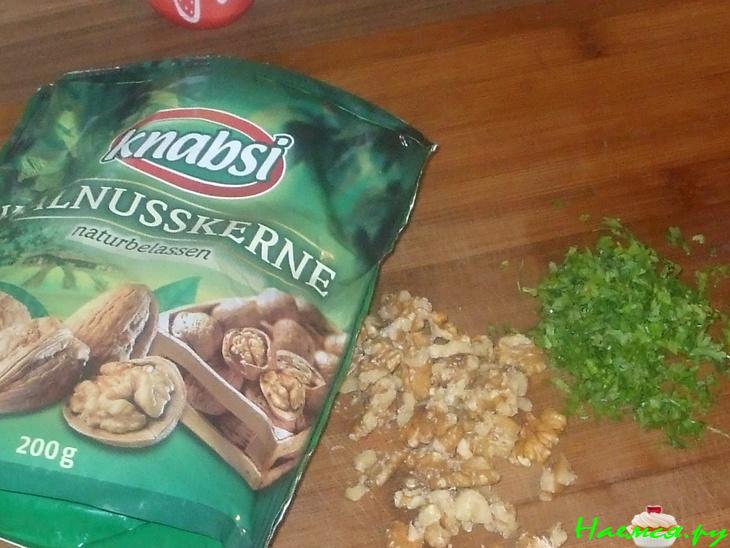 Индейка с орехами в сметане