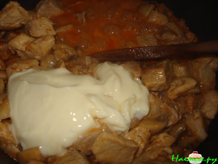 Мясо в сырном соусе Мясо в сырном соусе