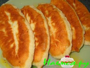 Плоские жареные пирожки с капустой и с морковью