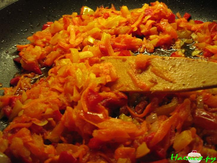 Слоеный соленый торт с курицей