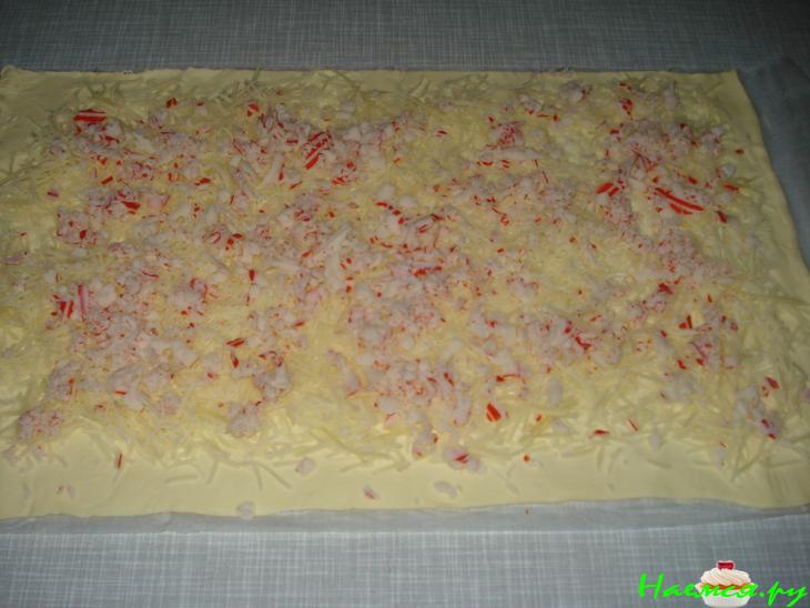 "Сырные завитки" с крабовыми палочками