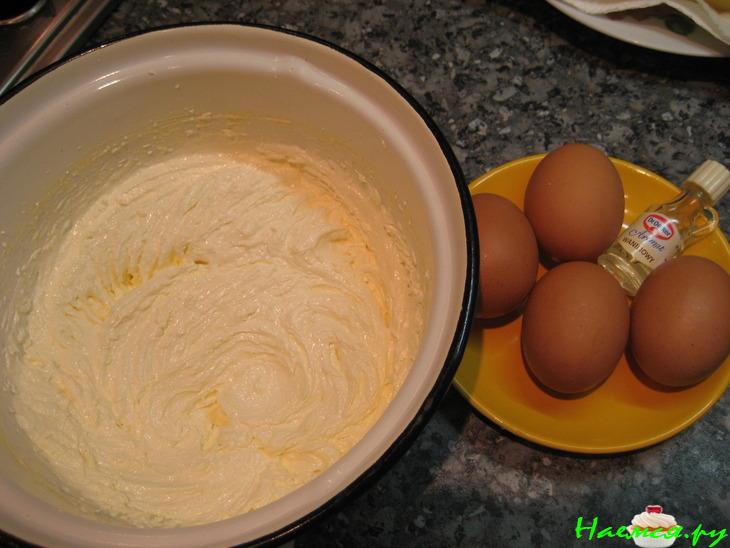 Торт бисквитный с грушами в сиропе