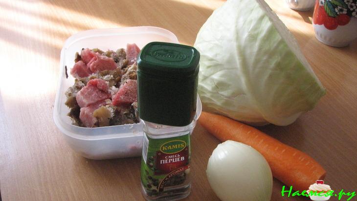 Капустка тушеная с грибами и свининкой