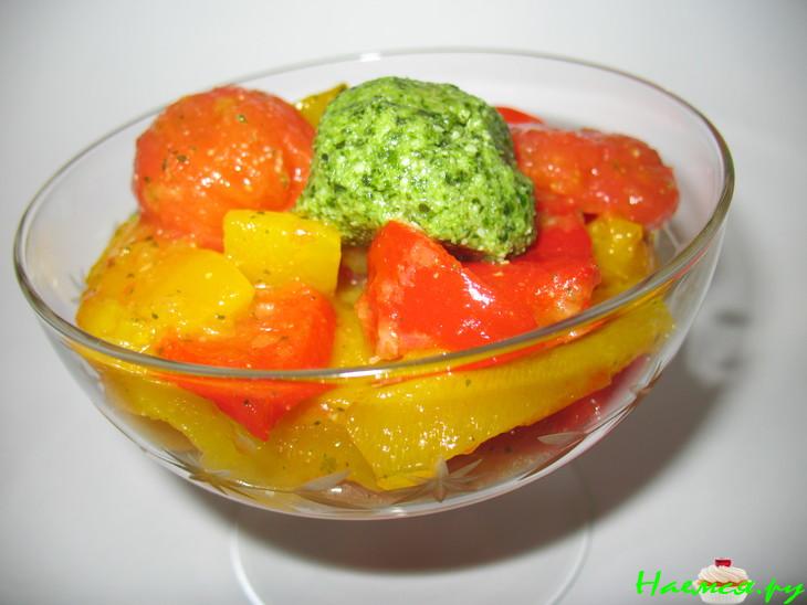 Салат-закуска из печеных перцев и помидорок