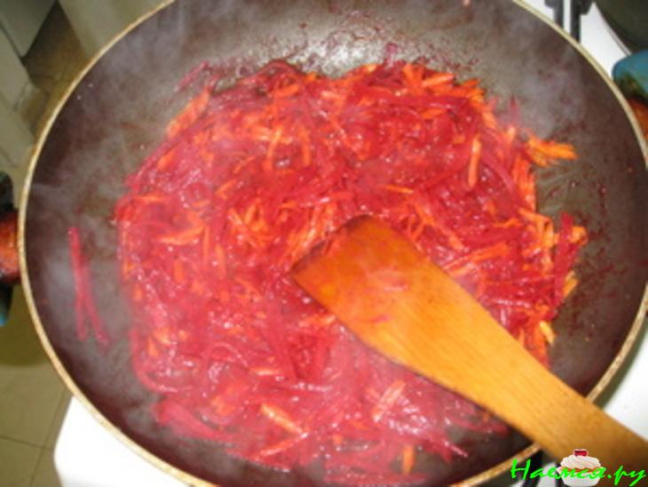 Борщ с фасолью и свекольной ботвой Борщ с фасолью и свекольной ботвой