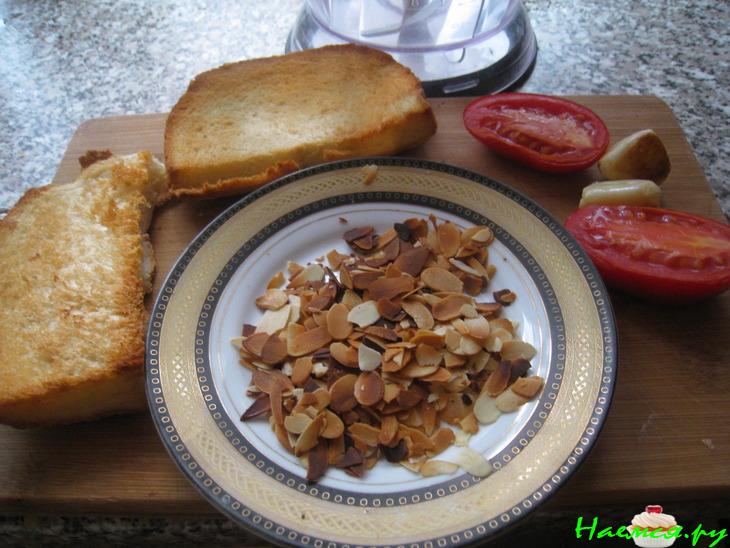 Запеченные креветки с соусом ромеско Запеченные креветки с соусом ромеско