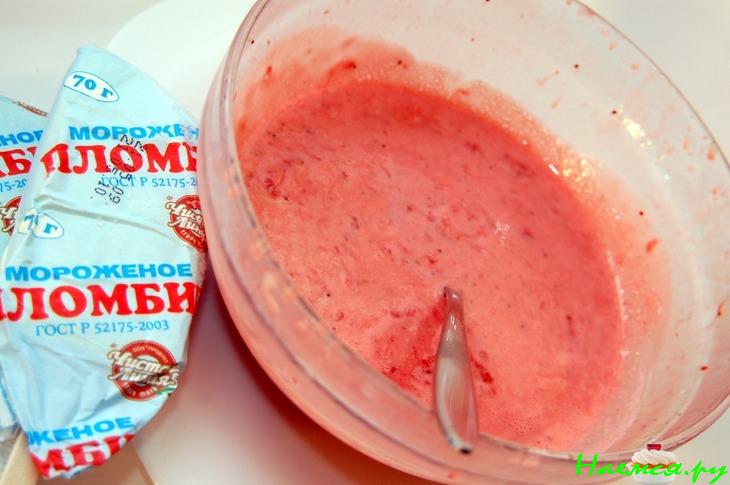 Клубничный рулет со сметаной и пломбиром Клубничный рулет со сметаной и пломбиром