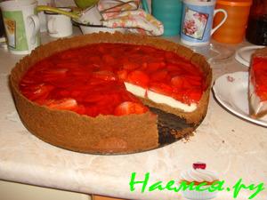 Ванильно-клубничный торт-чизкейк