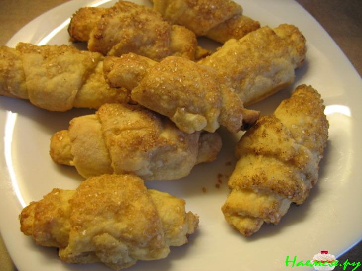 Творожные сахарные рогалики