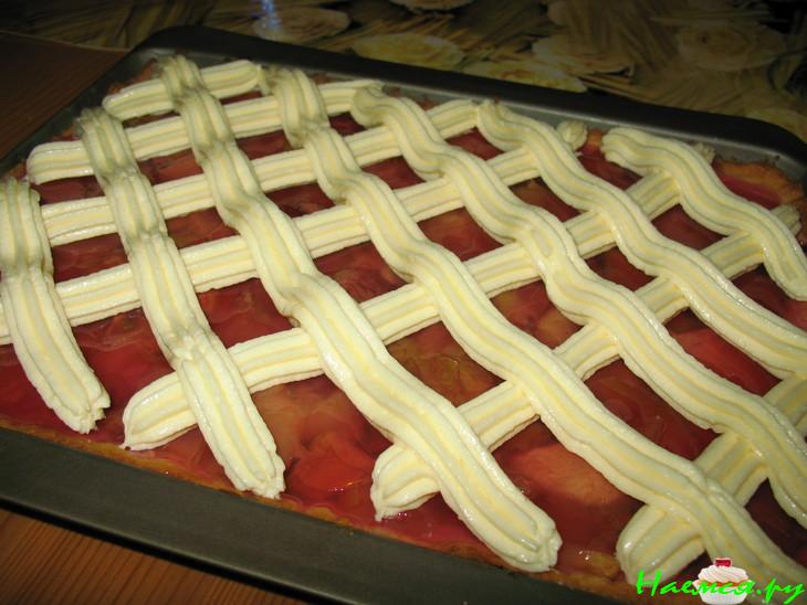 Пирог с яблоками, ревенем и ванильным кремом 