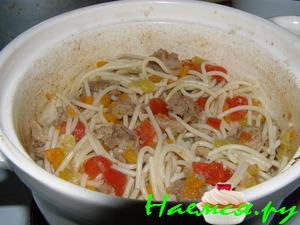 Свинина в горшочках  с макаронами