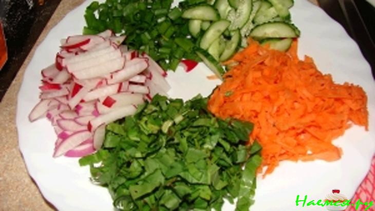 Овощная нарезка с ореховым соусом