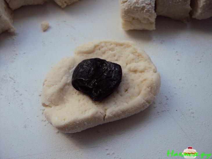 Творожные пончики с черносливом и курагой